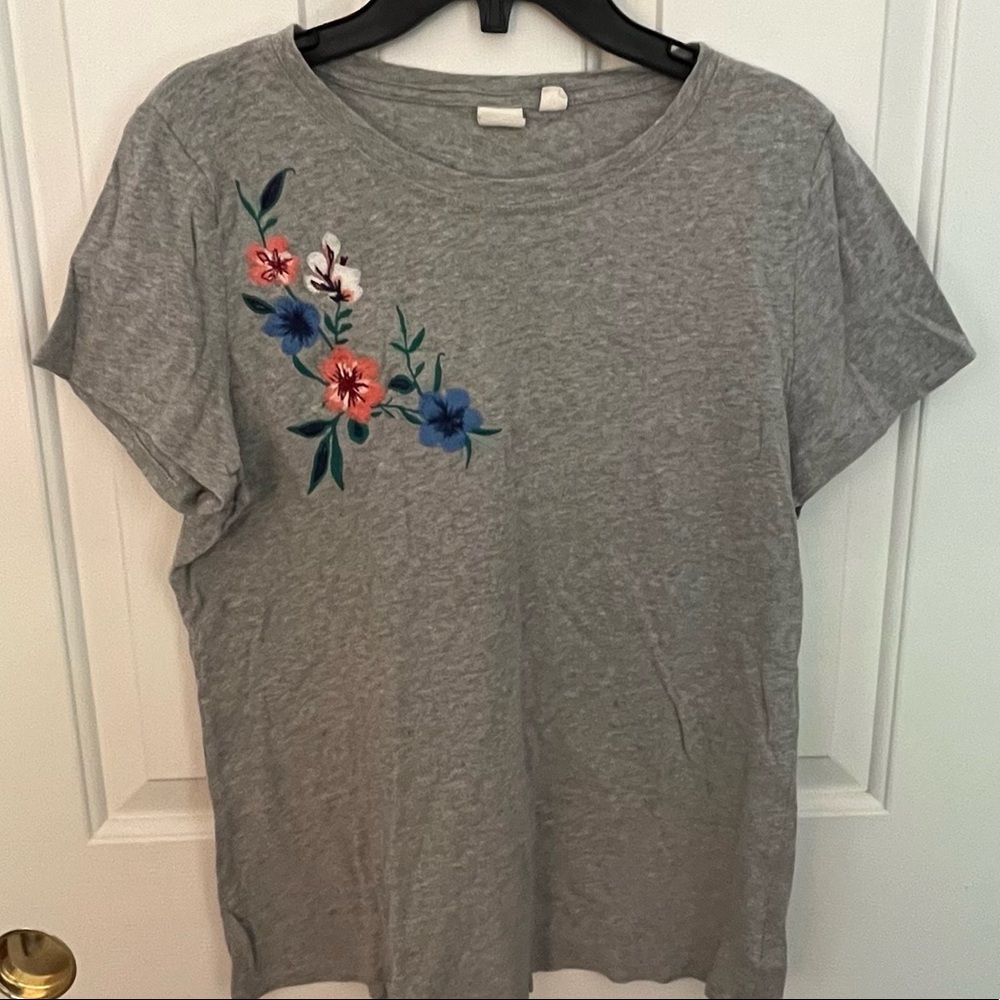 Flower embroidered top